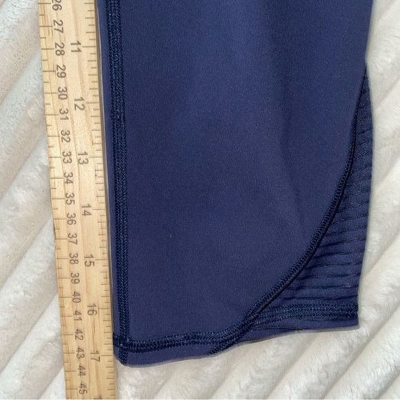 Lululemon Lean In Crop (17") Full-On Luxtreme Leggings Navy Blue Women's Size 6 - Picture 10 of 10